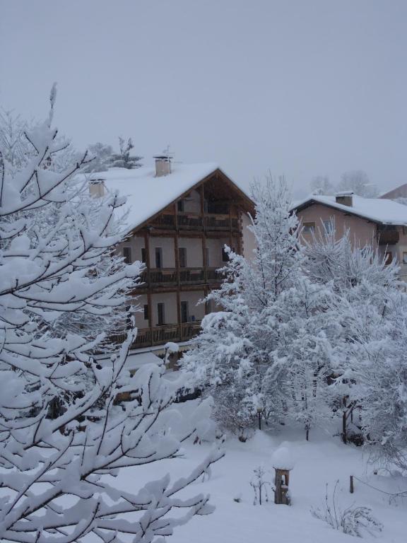 Albergo Bellaria การาโน ภายนอก รูปภาพ
